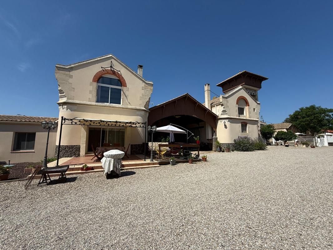 VIAS Domaine de caractère avec gîtes, chambres d'hôtes et parc de 1,7 hectare à Vias 3