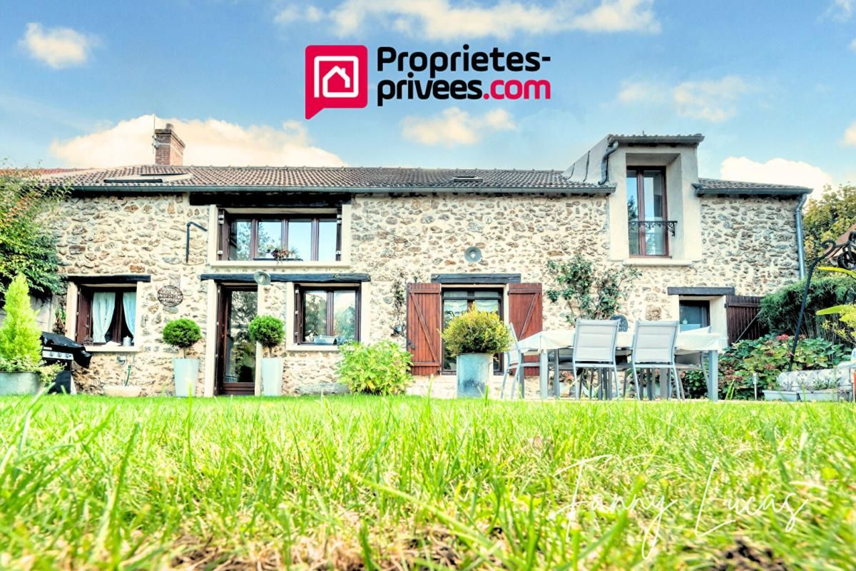 LIMOURS Bien de caractère et sa pièce de vie façon Loft 1