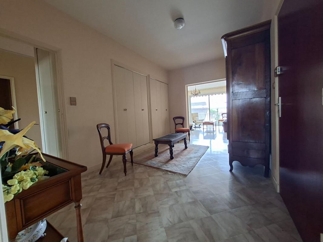 MONTCEAU-LES-MINES Appartement Montceau Les Mines 5 pièce(s) 108.5 m2 3
