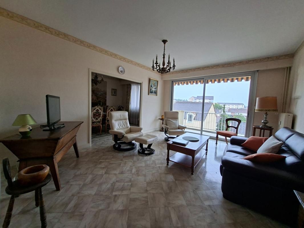 MONTCEAU-LES-MINES Appartement Montceau Les Mines 5 pièce(s) 108.5 m2 4