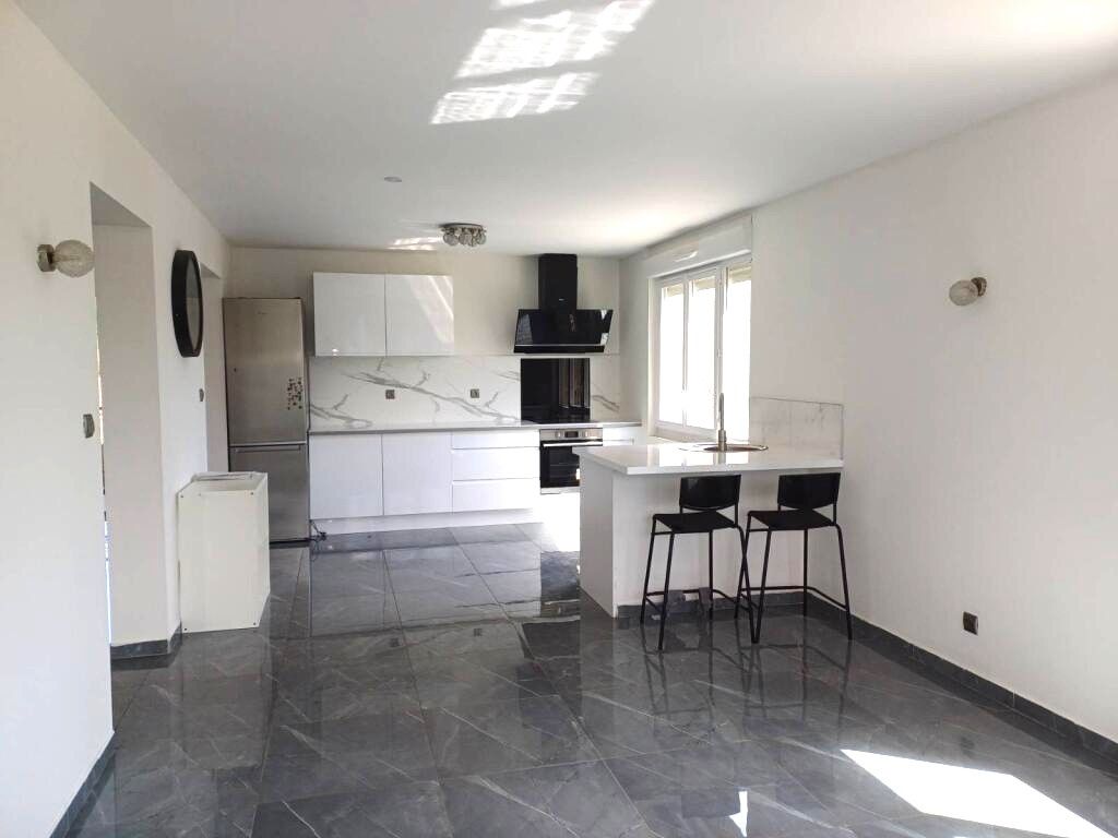 FEYZIN Grand T4 de 95 m2 Très bon état 3