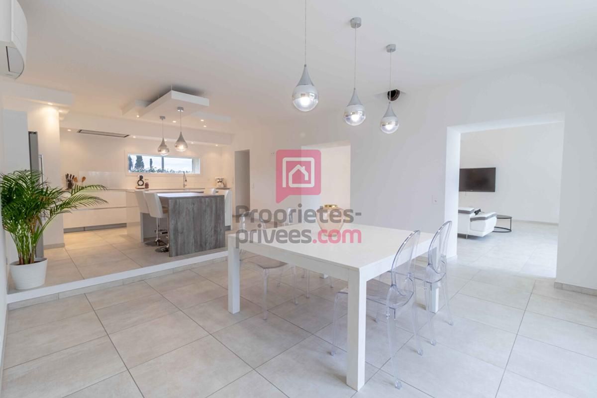 JONQUIERES JONQUIÈRES - PROPRIÉTÉ D'EXCEPTION AVEC 3 HABITATIONS INDÉPENDANTES 3