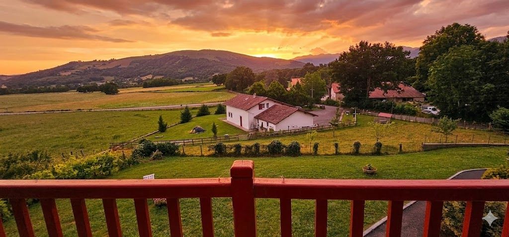 LARCEVEAU-ARROS-CIBITS Belle maison Basque à vendre 2