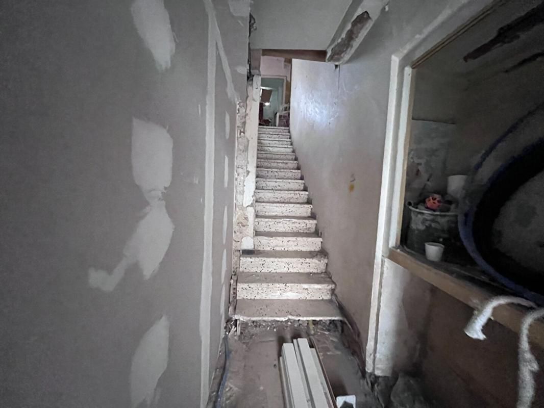 MILLAS Immeuble de rapport de 200 m² environs à rénover pouvant être aménagé en deux appartements et un local 3