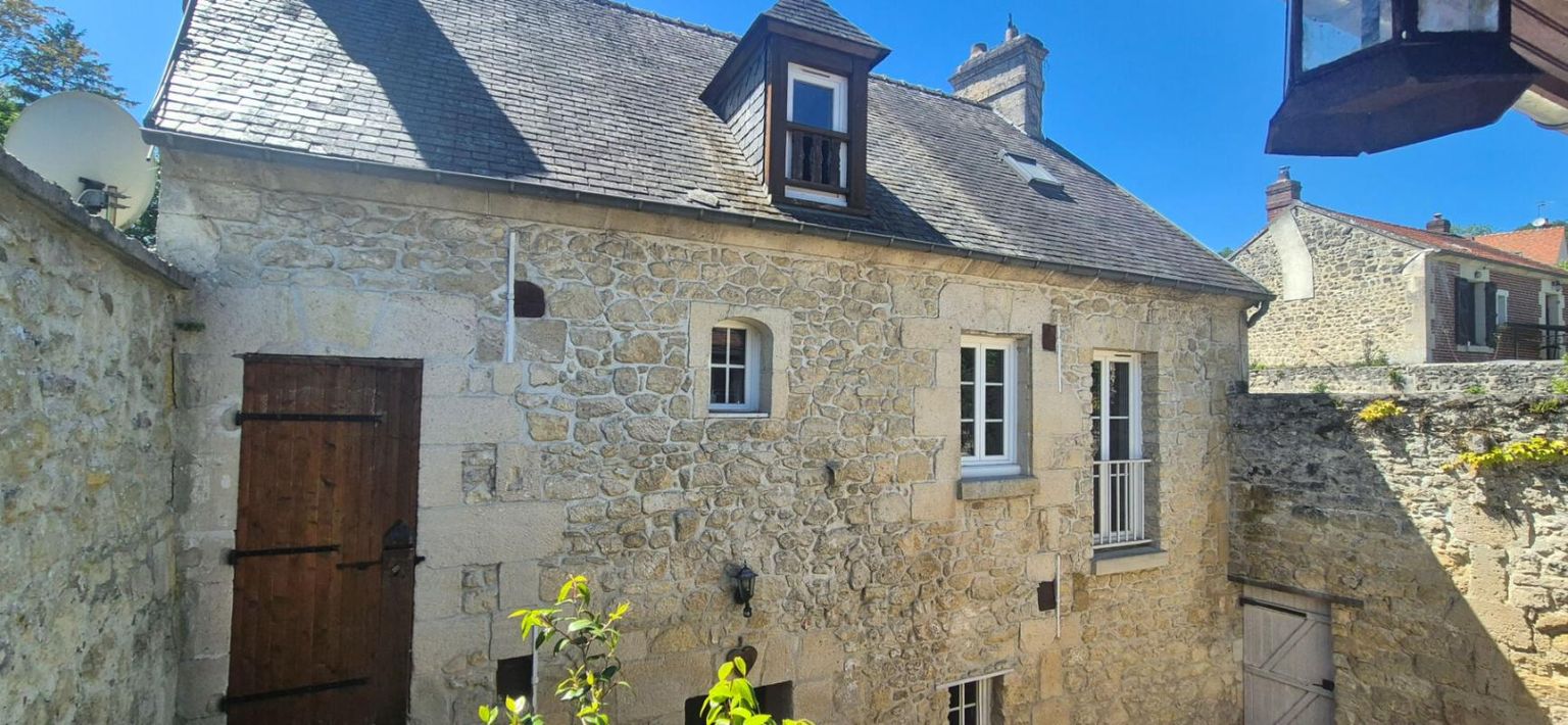 CREPY-EN-VALOIS Maison de Village  Près de Crépy En Valois 6 pièce(s) 121 m2 1