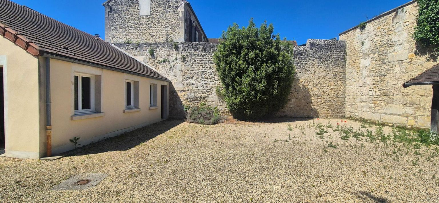 CREPY-EN-VALOIS Maison de Village  Près de Crépy En Valois 6 pièce(s) 121 m2 2