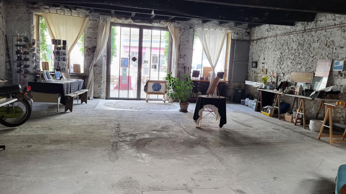 BERGERAC 24000 Perigueux maison divisée en 2 apparts  f2 et f3 et atelier professionnel  artistique et galerie 4