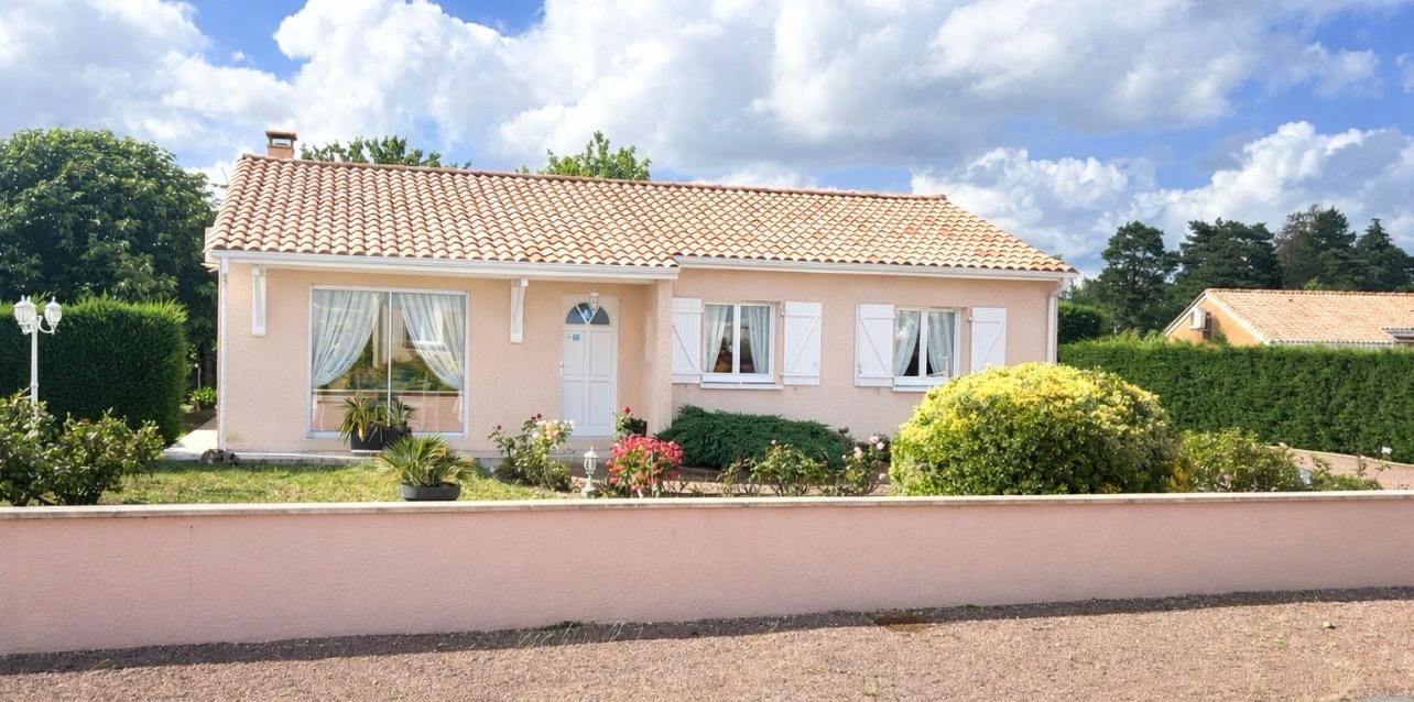 MARSAS Tout proche de Saint-André de Cubzac à Marsas - Maison contemporaine soigneusement entretenue 5 pièce(s) 96 m² habitables sur terrain d'environ 1230 m² clos - Dépendances - Terrain paysagé et arboré - Piscinable 2