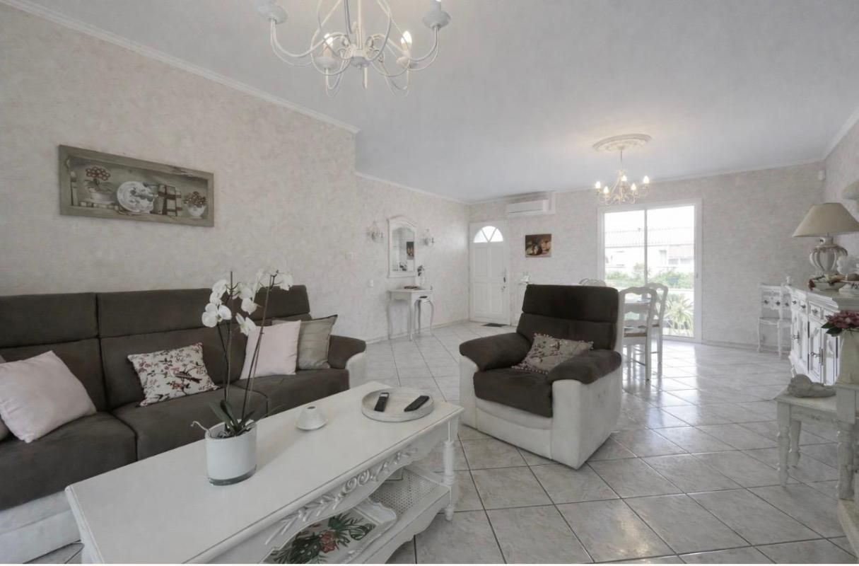 MARSAS Tout proche de Saint-André de Cubzac à Marsas - Maison contemporaine soigneusement entretenue 5 pièce(s) 96 m² habitables sur terrain d'environ 1230 m² clos - Dépendances - Terrain paysagé et arboré - Piscinable 4