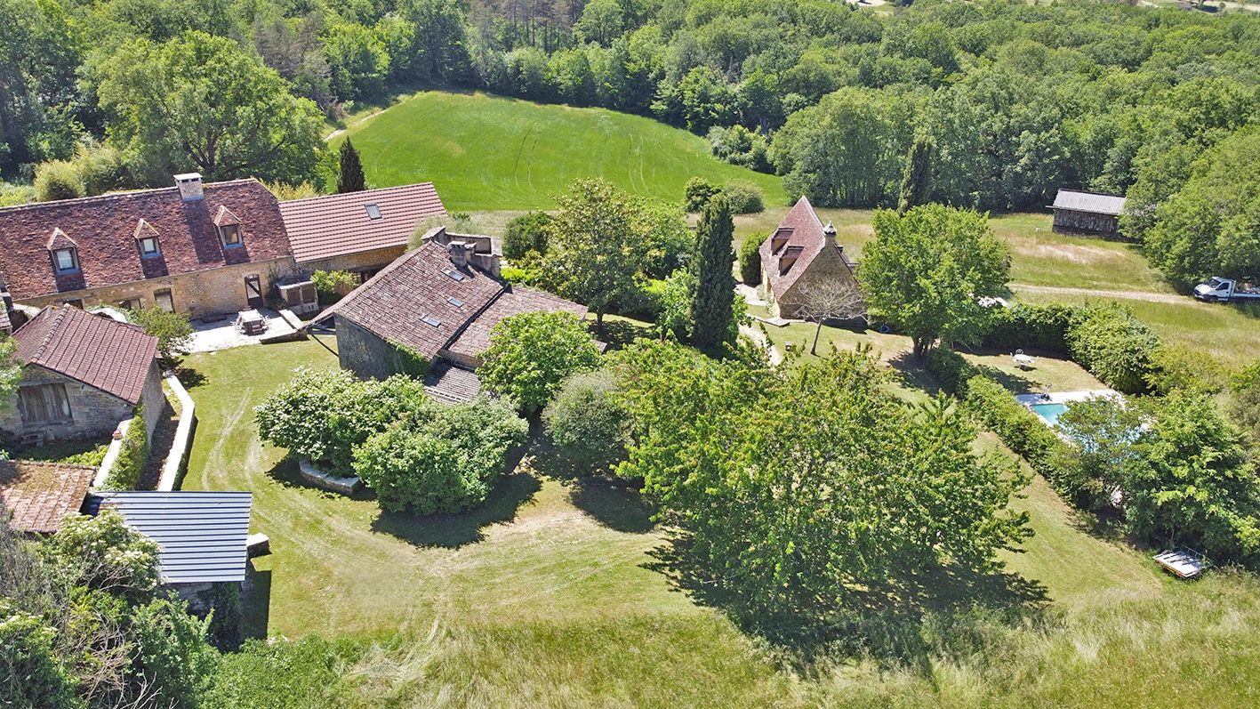 SAINT-AMAND-DE-COLY Propriété de gîtes Coly Saint Amand 18 pièce(s) 403 m2 3
