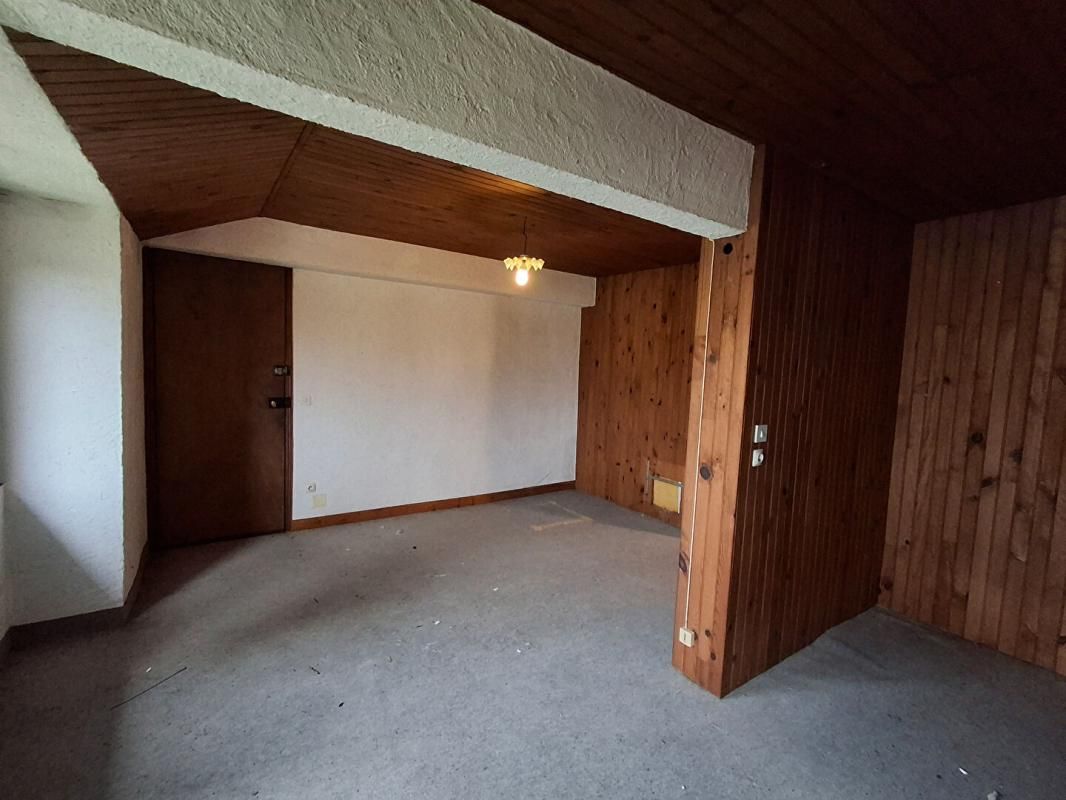 SAINT-HILAIRE-DE-CLISSON Maison à rénover Saint Hilaire De Clisson 9 pièce(s) 130 m2 4