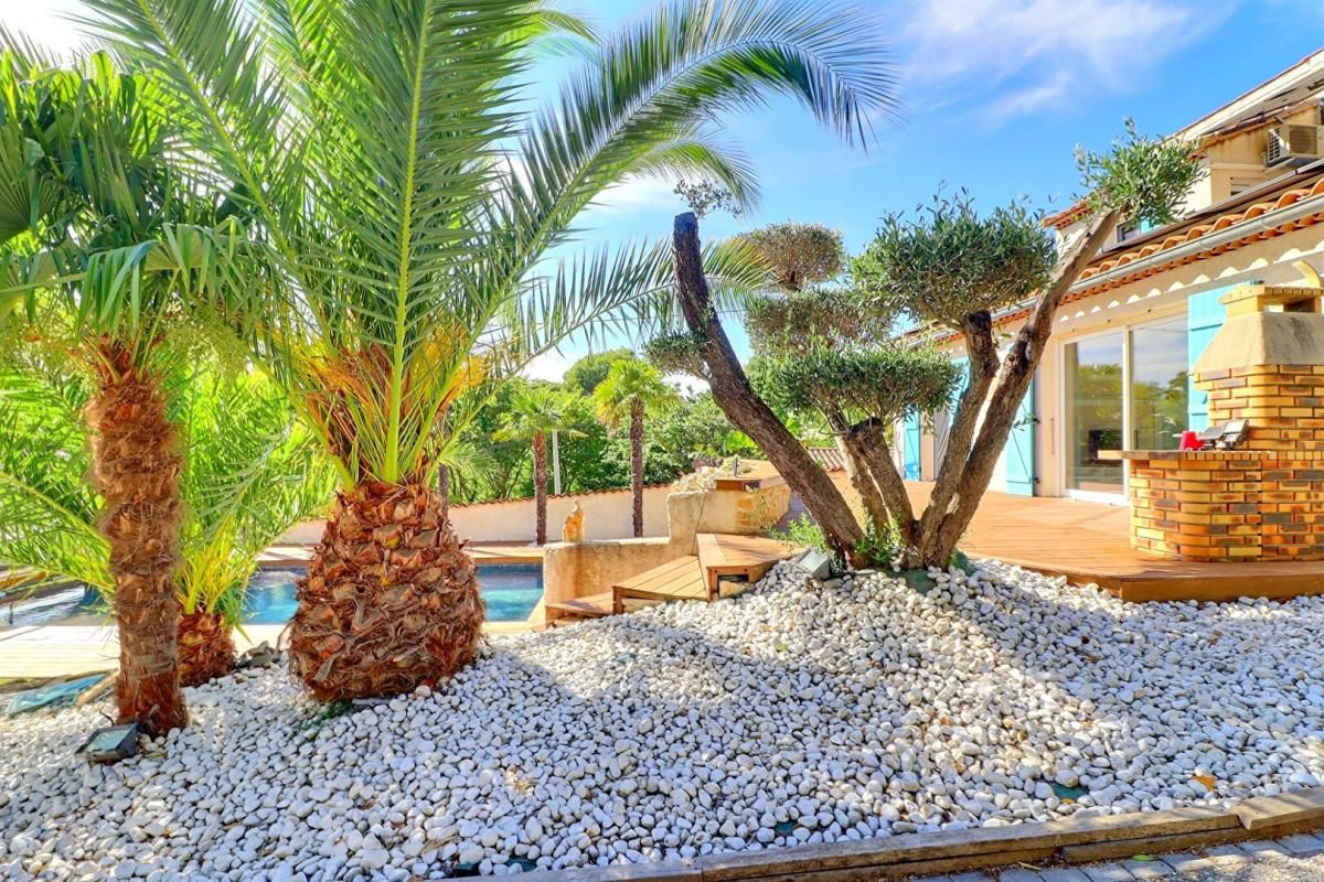 AUBAGNE Maison Aubagne 8 pièce(s) 190 m2 avec piscine - jacuzzi sur 1200 m2 de terrain 2