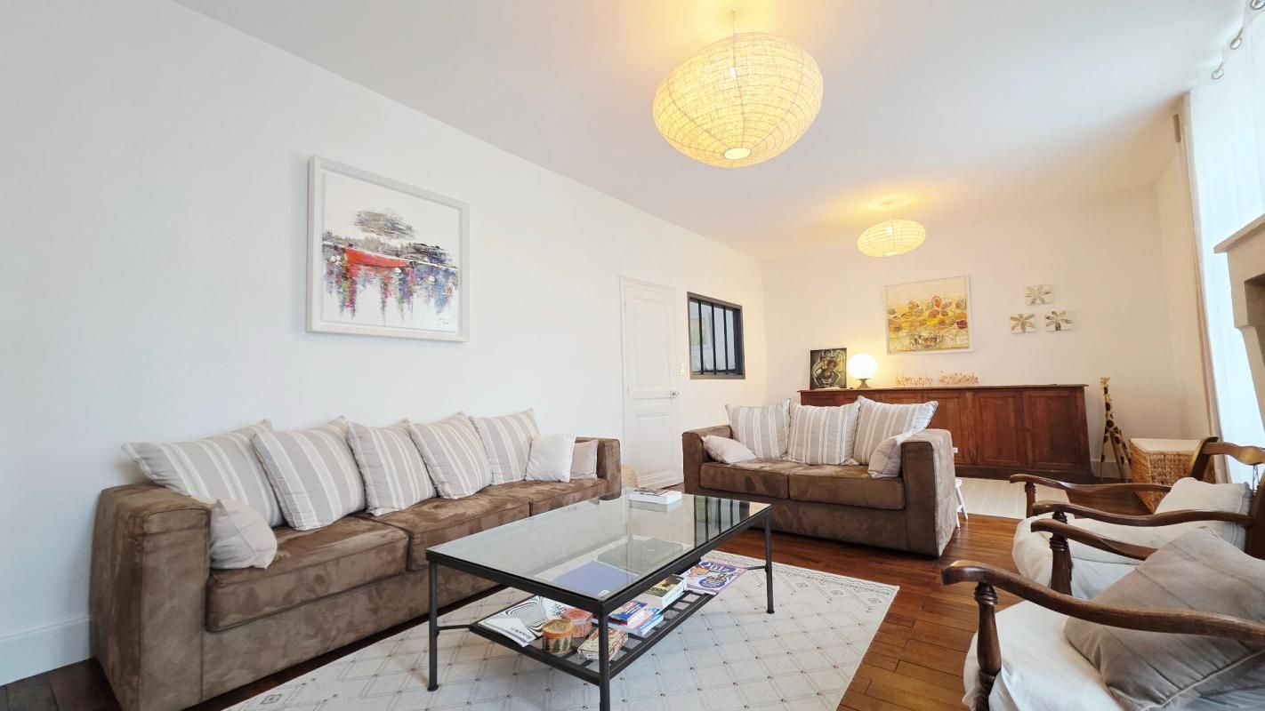 BOURGES BOURGES MAISON DE 173M² 6 PIECES 4 CHAMBRES 3