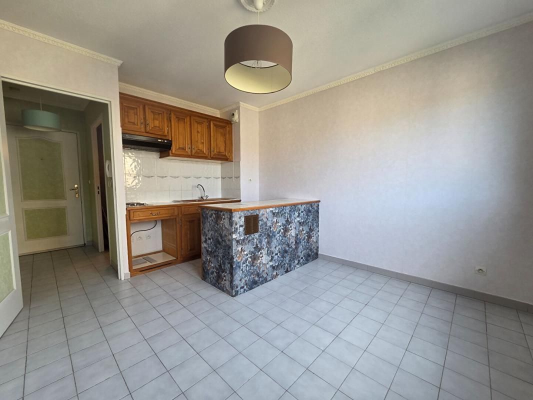 AUBAGNE STUDIO T1 AVEC PLACE DE PARKING