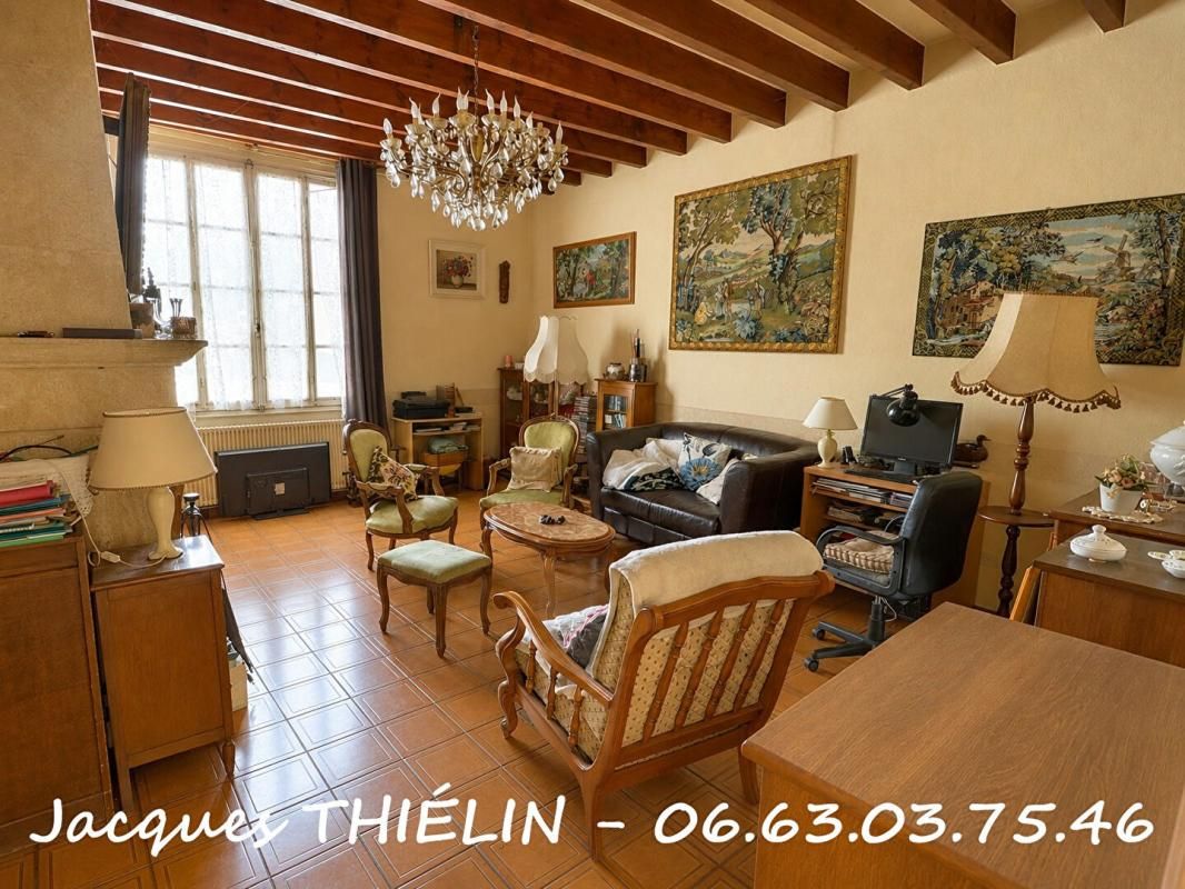 LONGUE-JUMELLES MAISON DE VILLE À FORT POTENTIEL AVEC JARDIN, DÉPENDANCES ET LOGEMENT ANNEXE 2