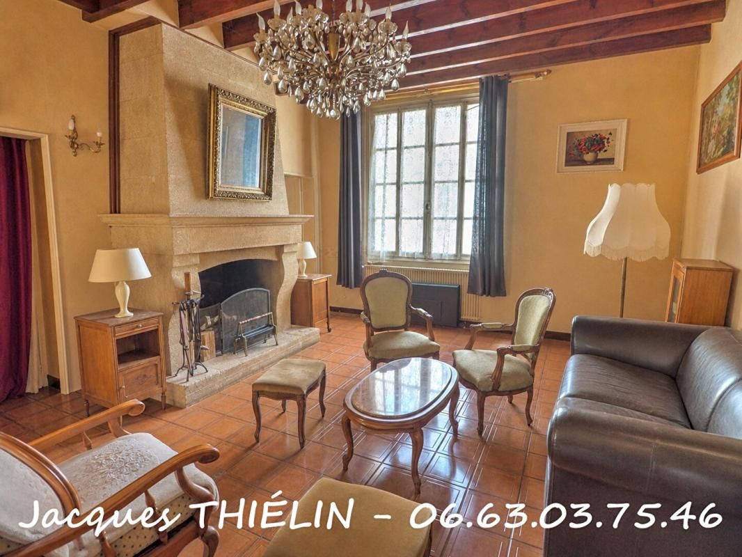 LONGUE-JUMELLES MAISON DE VILLE À FORT POTENTIEL AVEC JARDIN, DÉPENDANCES ET LOGEMENT ANNEXE 3