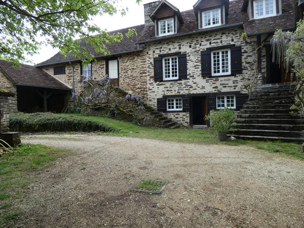 PAYZAC Propriété Payzac  440 m2 / 9 chambres /terrain 3 hectares / bord de rivière 2