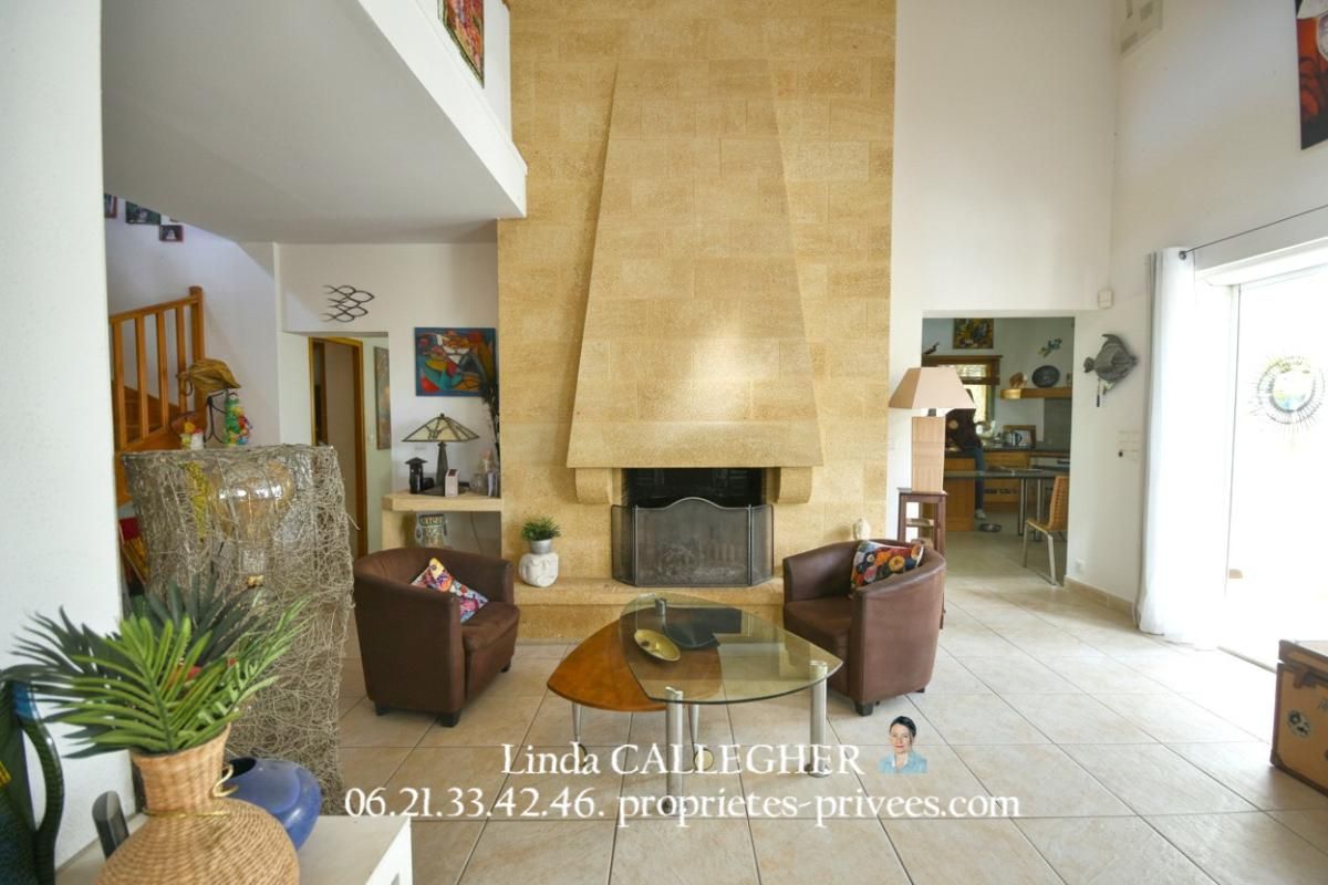 AUBAIS Maison Aubais 8 pièce(s) 217 m2 4