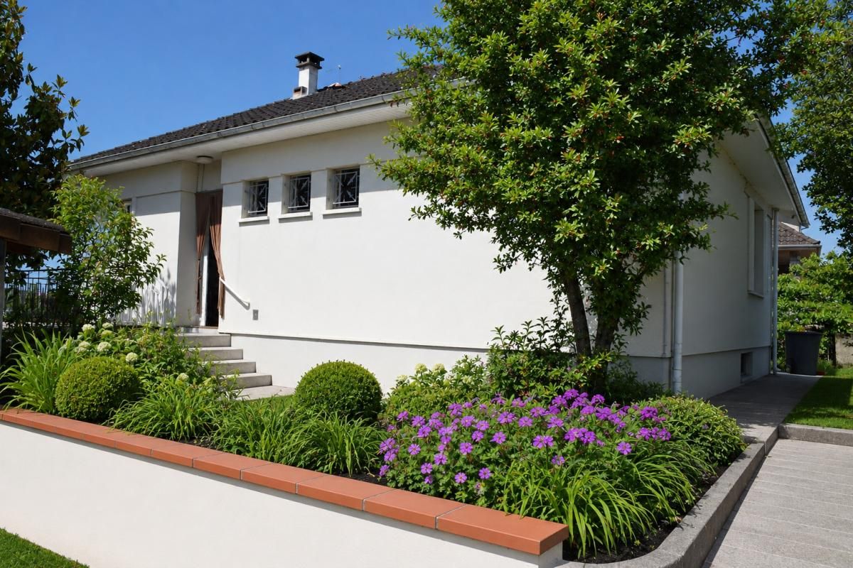 Lafrançaise, 82130 , Tarn et Garonne. Maison  plain-pied  82 m², 5 Pièces , 3 chambres avec jardin privatif et garage fermé