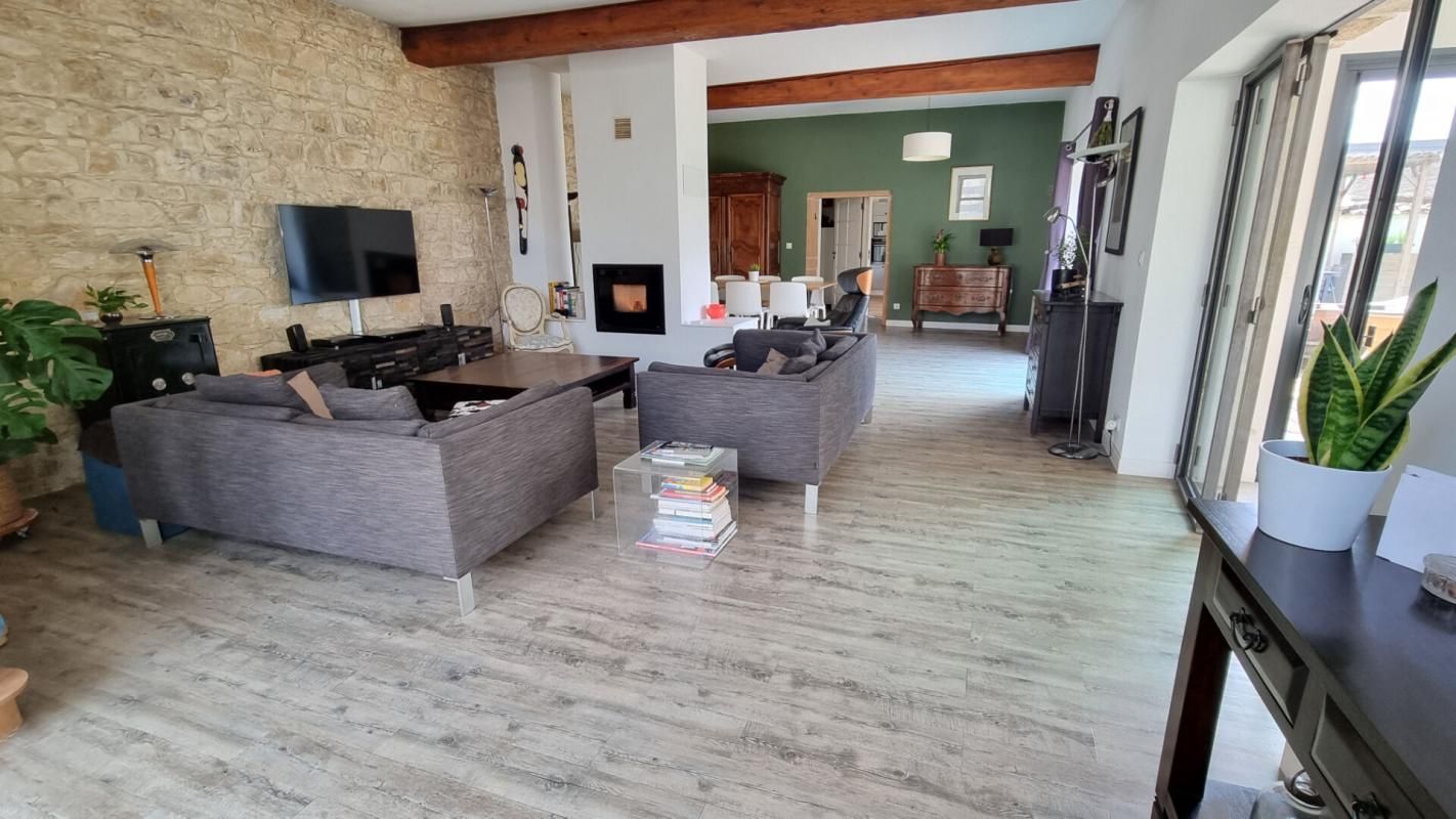 LES CHERES Maison Les Cheres 8 pièces 220 m2, garage, piscine 3