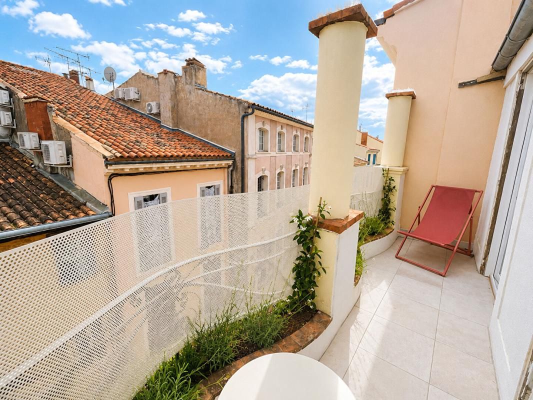 FREJUS FRÉJUS CENTRE-VILLE - T3 ENTIÈREMENT MEUBLÉ ET RÉNOVÉ AVEC TERRASSE 1
