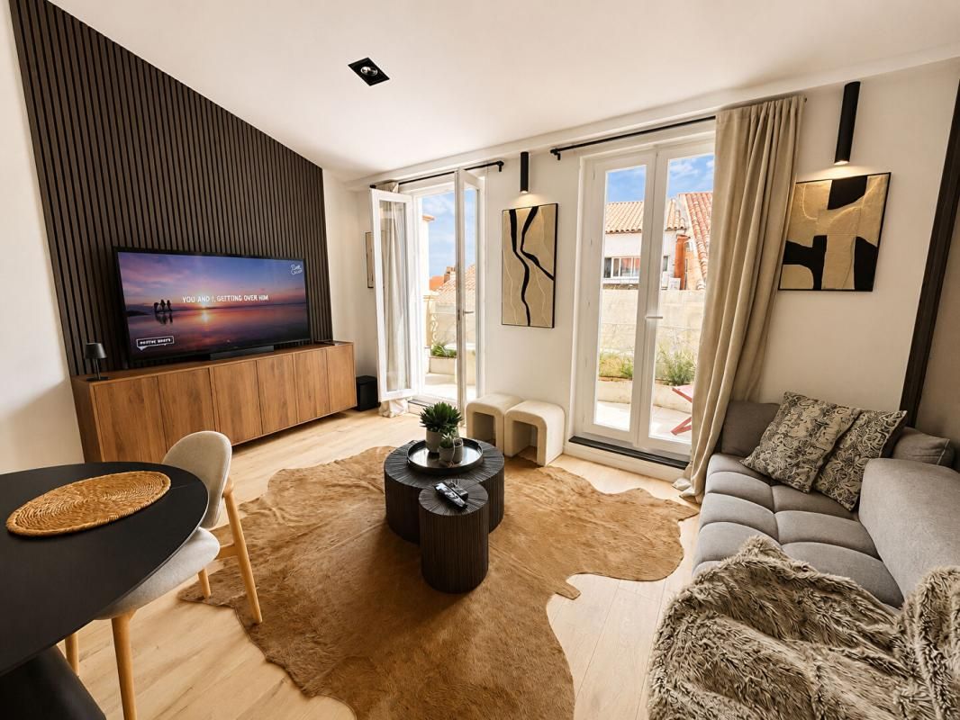 FREJUS FRÉJUS CENTRE-VILLE - T3 ENTIÈREMENT MEUBLÉ ET RÉNOVÉ AVEC TERRASSE 2