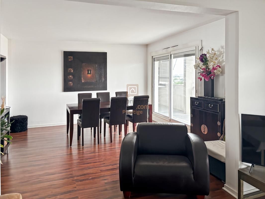 Appartement trois pièces au dernier étage lumineux avec balcon  et terrasse