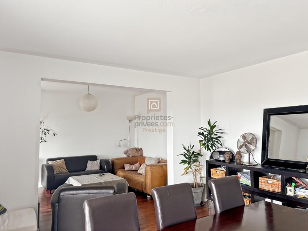BORDEAUX Appartement trois pièces au dernier étage lumineux avec balcon et terrasse 3