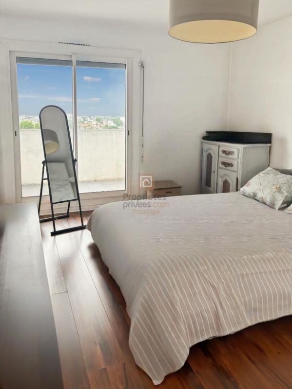 BORDEAUX Appartement trois pièces au dernier étage lumineux avec balcon et terrasse 4