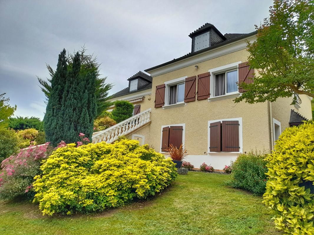 ASSON Villa sur 3 niveaux en face des Pyrénées 1