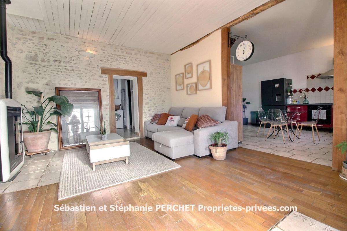 VILLAMBLAIN À LOUER ?Maison en pierres pleine de charme 3 chambres Cour sans vis-à-vis 1