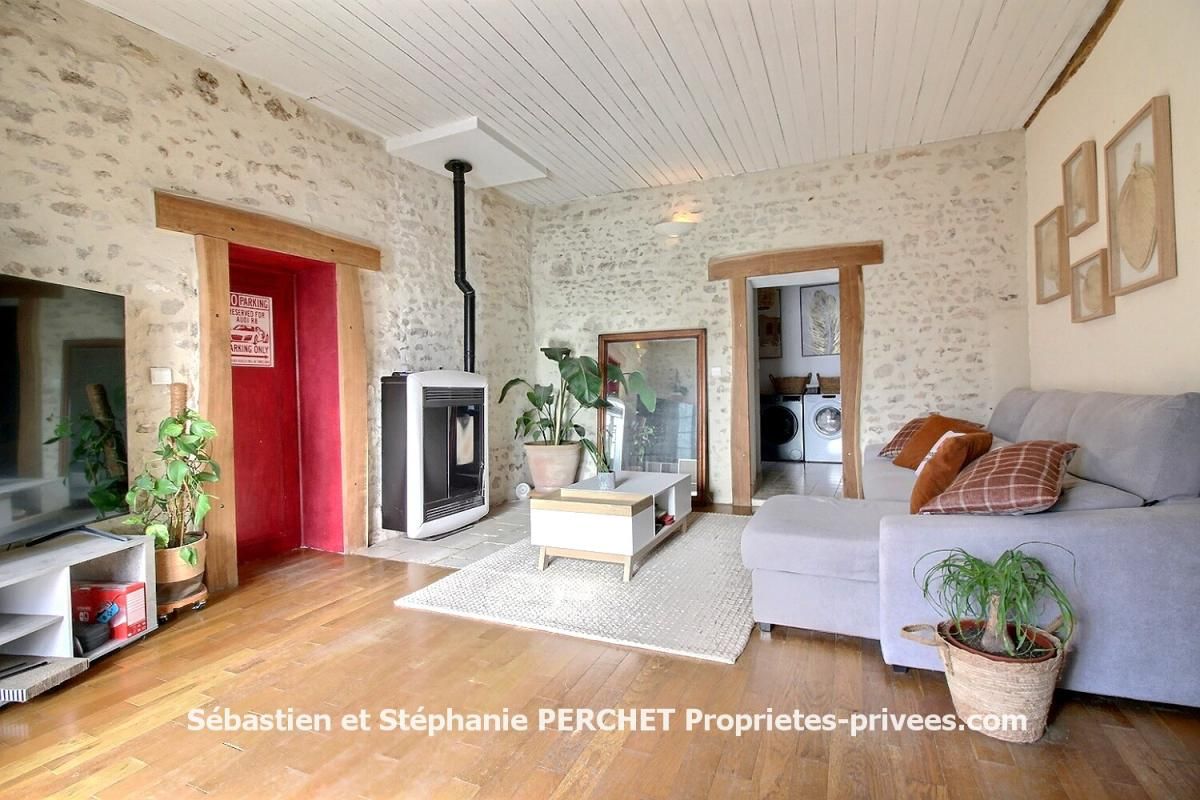 VILLAMBLAIN À LOUER ?Maison en pierres pleine de charme 3 chambres Cour sans vis-à-vis 2