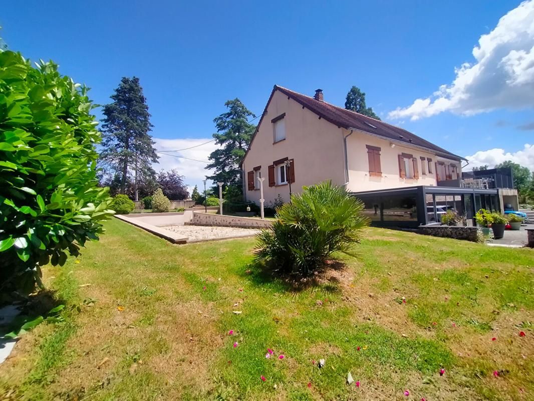 LA SUZE-SUR-SARTHE Maison La Suze Sur Sarthe 7 pièce(s) 200 m2 1