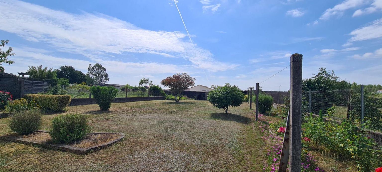 GORGES Maison Gorges 4 P . 3 Chs . 84.1 M² . T 719 M² . Balcon . Garage . Sous sol 4