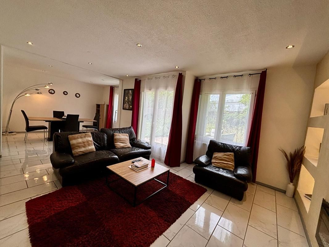 NEVERS Maison mitoyenne des deux côtés ? 101 m² habitables sur terrain de 274 m² - 3 chambres 2