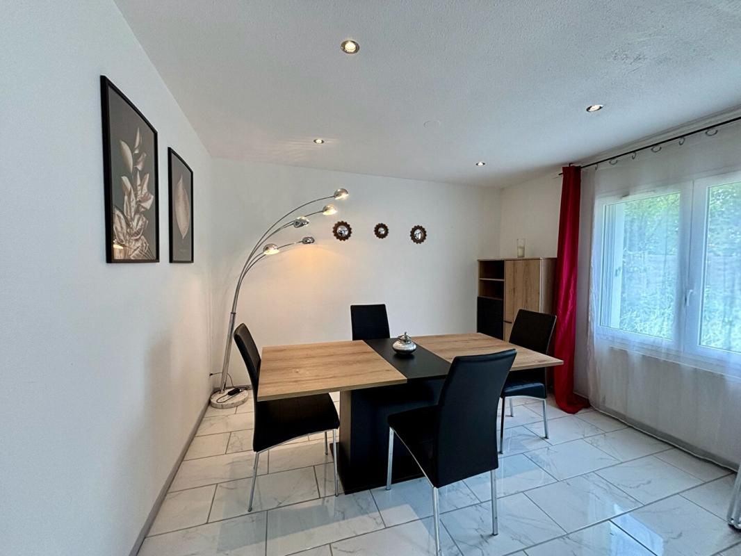 NEVERS Maison mitoyenne des deux côtés ? 101 m² habitables sur terrain de 274 m² - 3 chambres 3