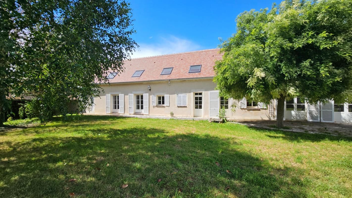 HOUDAN Houdan et N12 proche / Maison rénovée 210 m2 / 5 chambres + dépendances 2