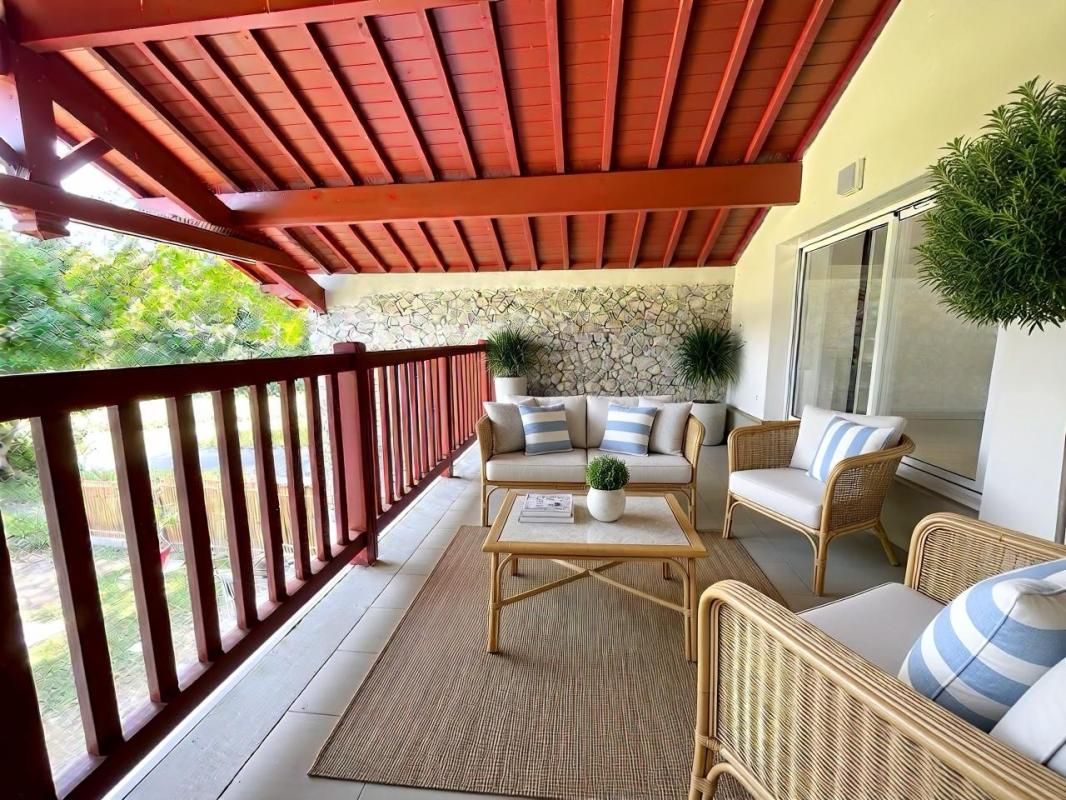 URRUGNE Urrugne, Appartement rénové 109m2 avec terrasse et parking 1