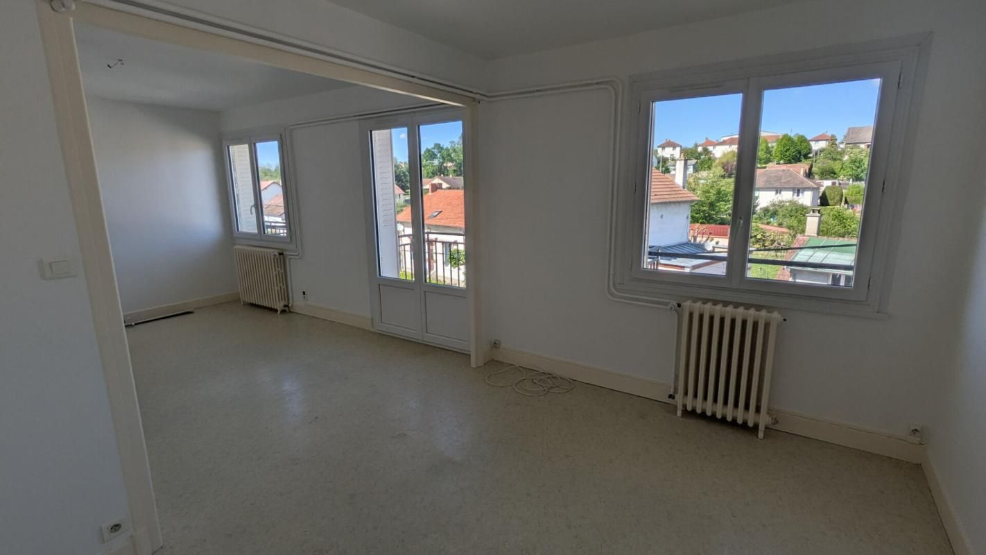 VARENNES-SUR-ALLIER Appartement F5 avec cave et garage, repeint à neuf 1
