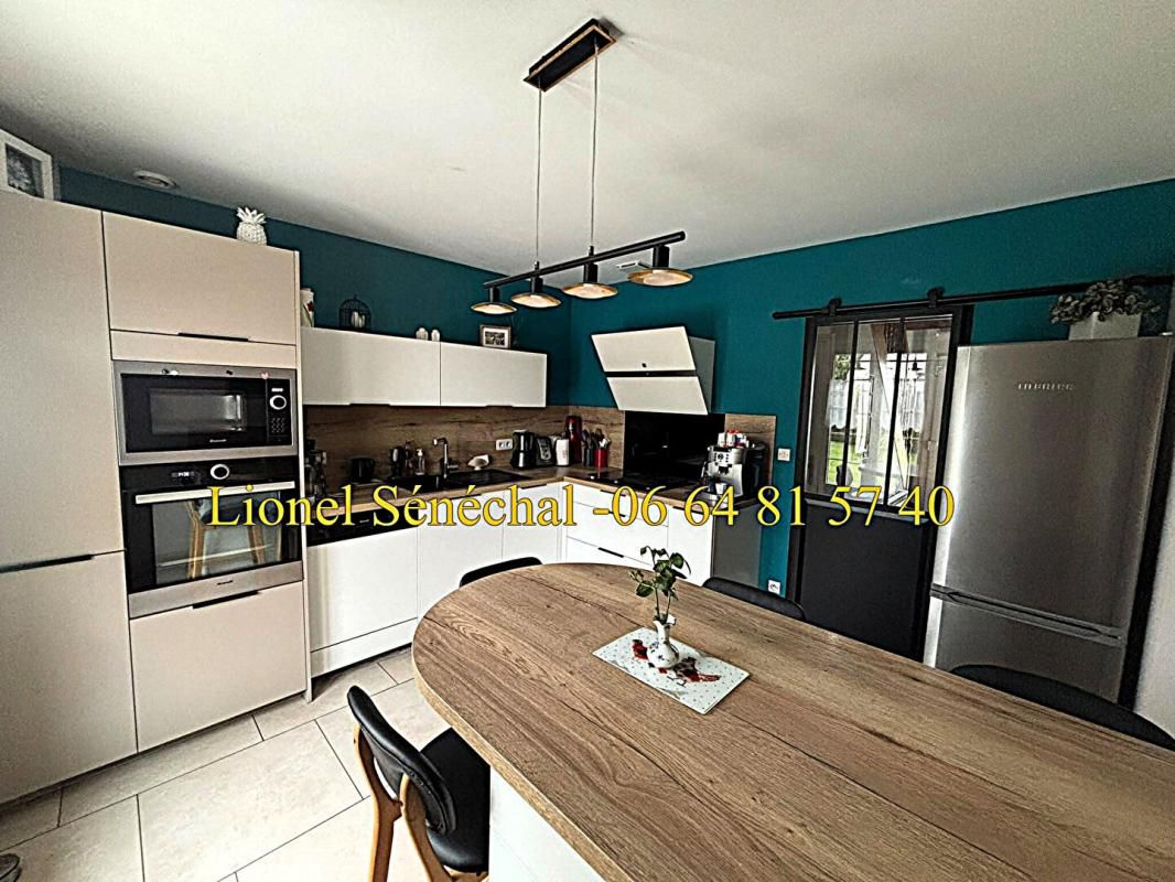 LAIGNE-EN-BELIN Maison lumineuse et peu énergivore 9 pièces de 138 m2 habitables (165 m2 au sol) sur une parcelle de plus de 1 200 m2 2