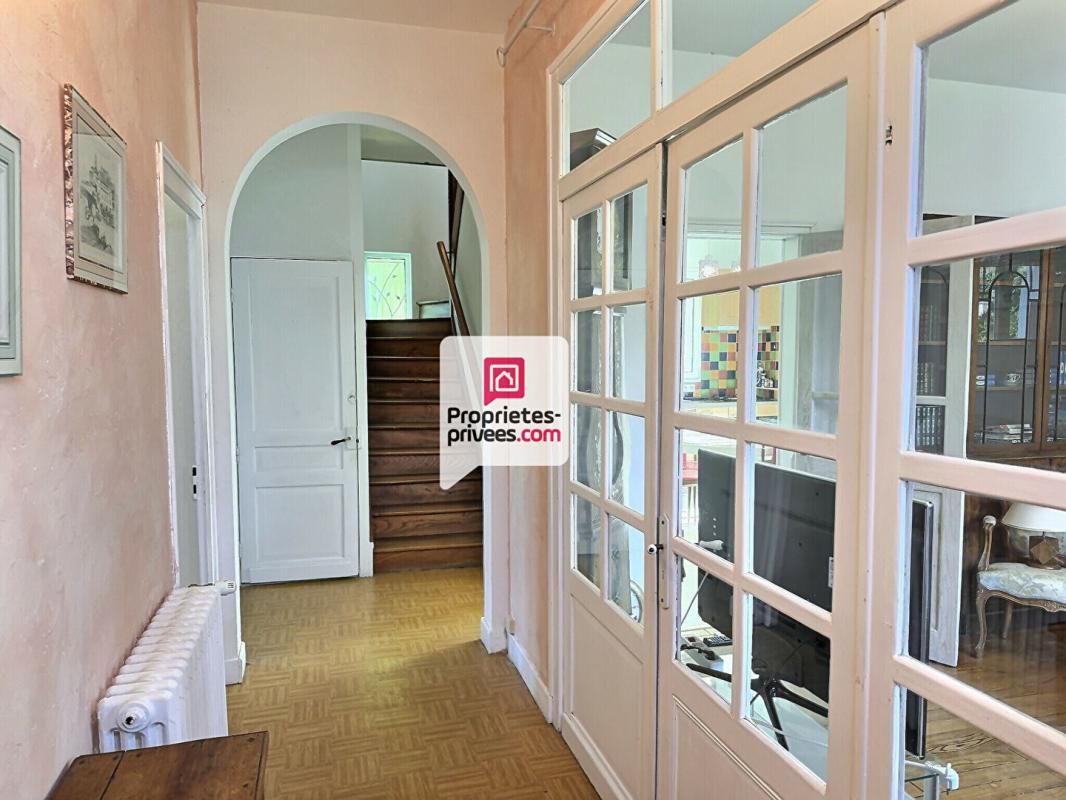 PERIGUEUX Maison T5 d'env. 113m2 avec 4 ch. grand garage fermé et joli jardin ombragé au calme sur PERIGUEUX (24000) 2