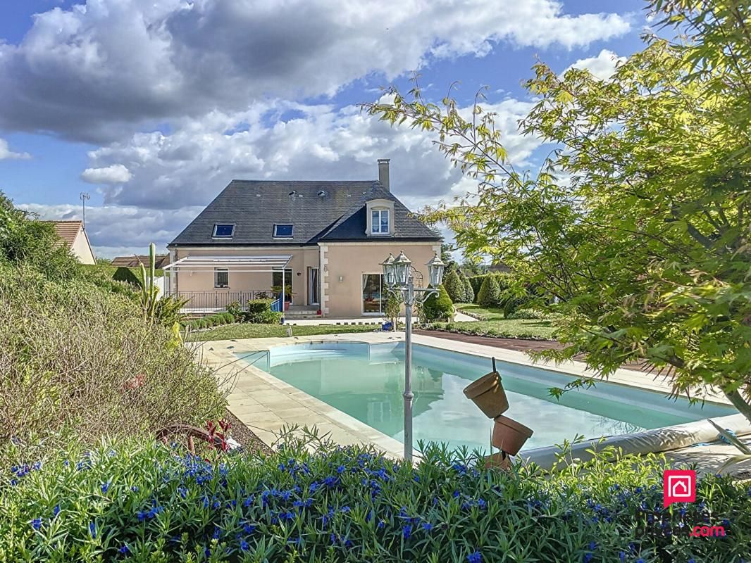 MAMERS Secteur Mamers, villa contemporaine de 230 m2 avec piscine 1