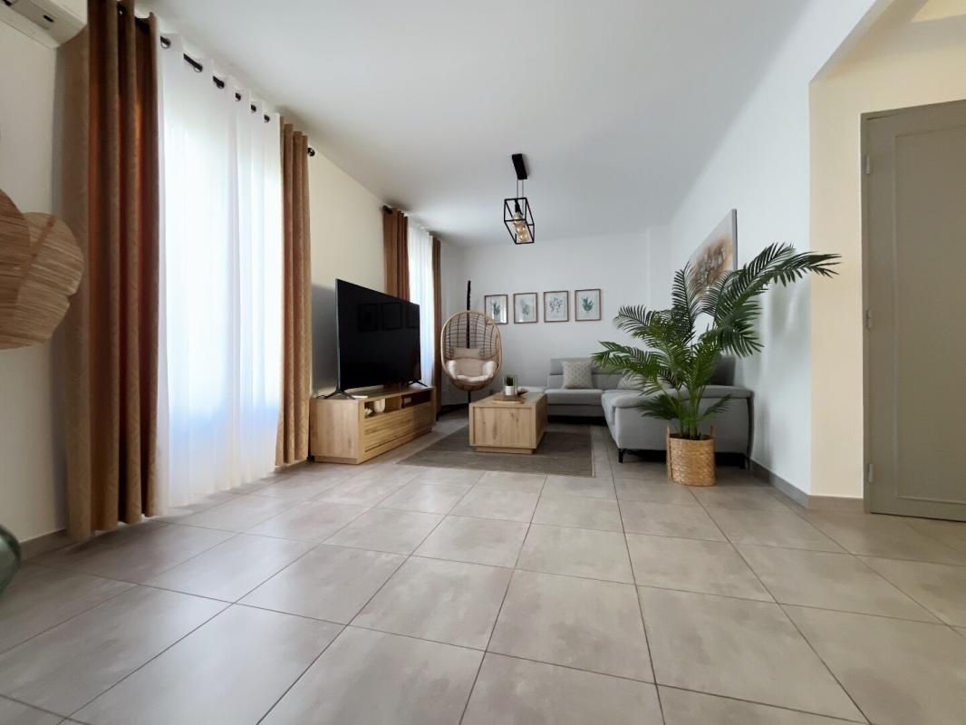 PERPIGNAN Magnifique appartement T3 de 77 m2 avec garage, situé au second et dernier étage sans ascenseur d'une petite copropriété aux faibles charges 4