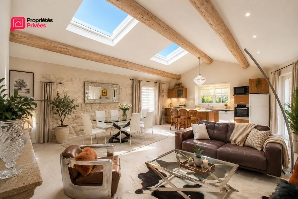 UZES: A 5 minutes d'Uzès, magnifique maison en pierre rénovée avec terrasse tropézienne , 3 chambres , Grand séjour, et garage exceptionnel de 90 m²