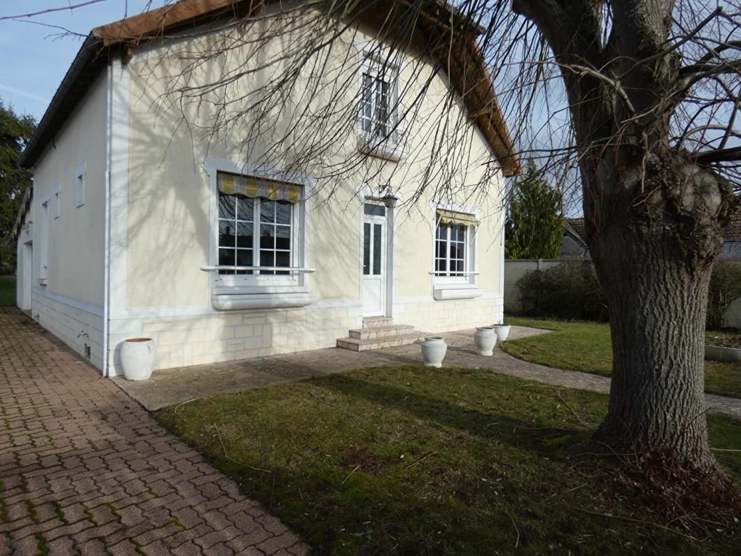 LA COUTURE-BOUSSEY Maison 3 chambres + garage 1