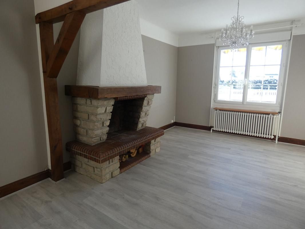 LA COUTURE-BOUSSEY Maison 3 chambres + garage 2
