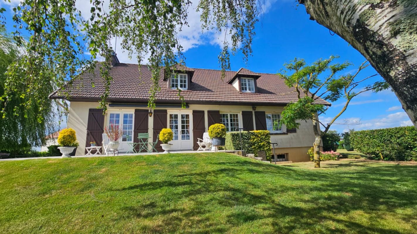 HOUDAN Houdan 10 mn / Maison 141 m2 / 5 chambres + sous-sol + double garage 2
