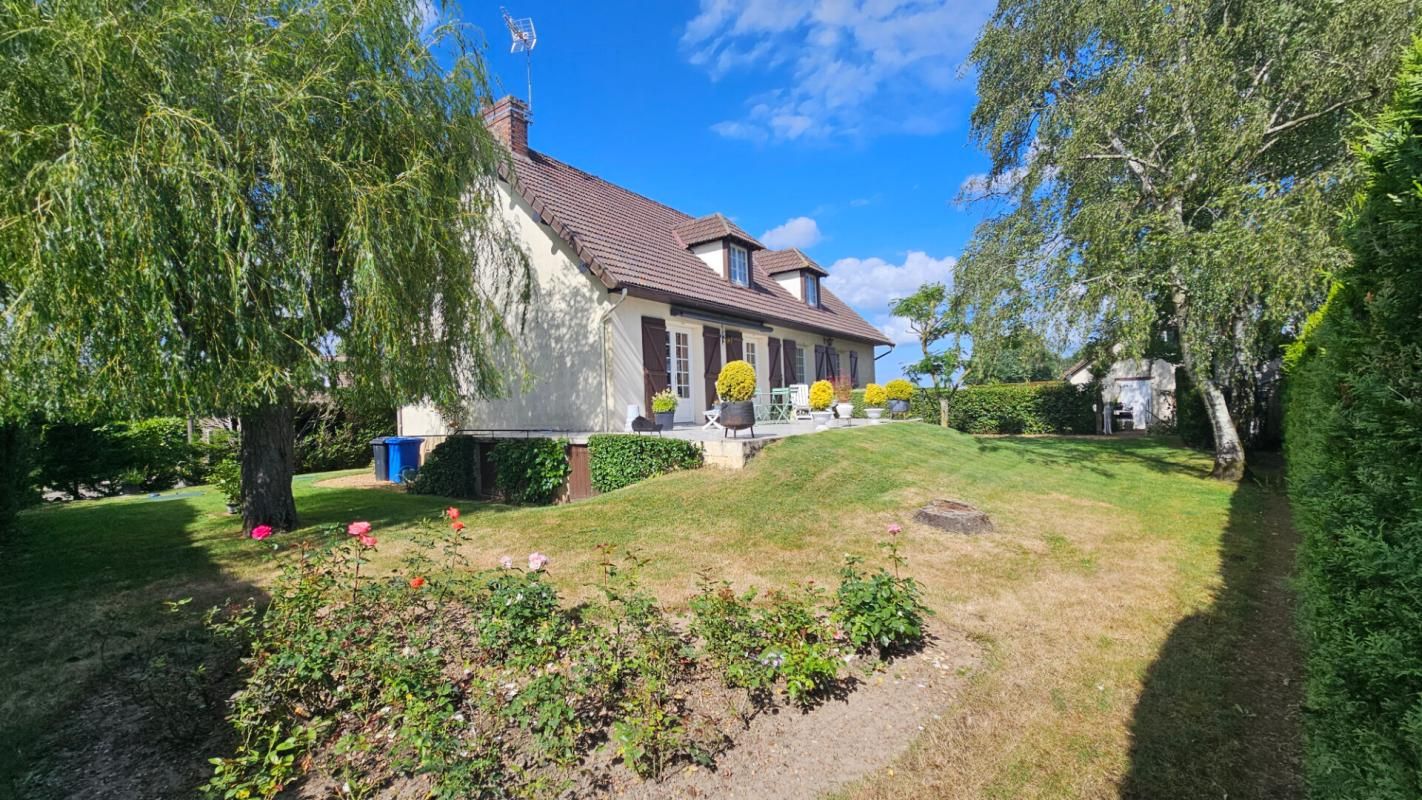 HOUDAN Houdan 10 mn / Maison 141 m2 / 5 chambres + sous-sol + double garage 3