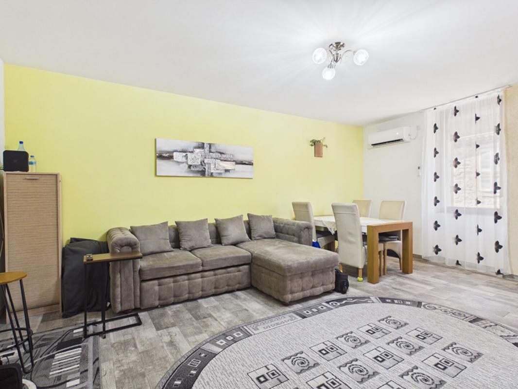 BESSEGES BESSEGES (30160)Appartement  5 pièce(s) 121 m2 4