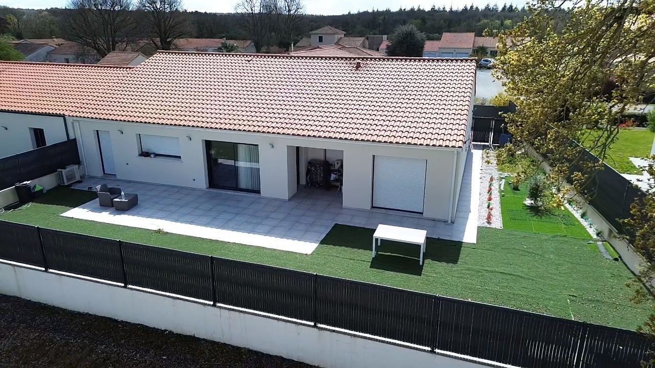 NUAILLE EXCLUSIVITÉ Magnifique maison contemporaine de plain-pied à Nuaillé 1